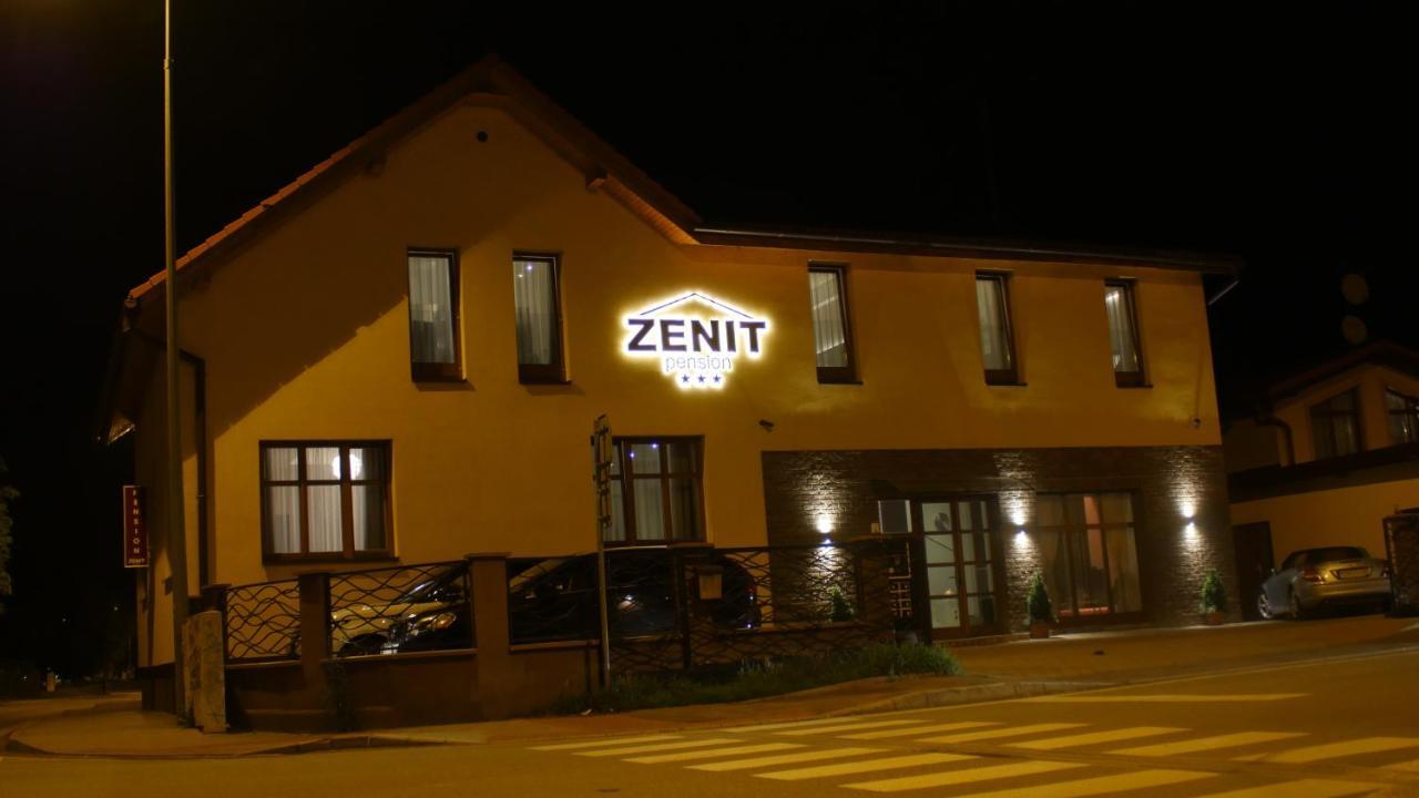 Penzion Zenit プレショフ エクステリア 写真
